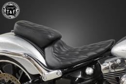 ソフテイルブレイクアウト(FXSB)　ピリオンシート(ダイヤ)