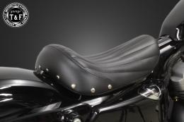 スポーツスター(2004〜2021年)専用　スタッド付きシングルシートタイプA(バーチカル)