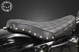 スポーツスター(2004〜2021年)専用　スタッド付きシングルシートタイプB(ダイヤ)