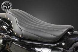 スポーツスター(2004〜2021年)専用　スタッド付きシングルシートタイプB(バーチカル)