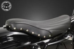 スポーツスター(2004〜2021年)専用　スタッド付きシングルシートタイプB(バーチカル)