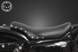 スポーツスター(2004〜2021年)専用　スタッド付きシングルシートタイプBフラット(スムース)