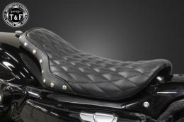 スポーツスター(2004〜2021年)専用　スタッド付きシングルシートタイプBフラット(ダイヤ)