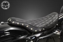 スポーツスター(2004〜2021年)専用　スタッド付きシングルシートタイプBフラット(ダイヤ)