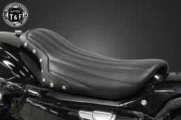 スポーツスター(2004〜2021年)専用　スタッド付きシングルシートタイプBフラット(バーチカル)