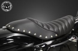 スポーツスター(2004〜2021年)専用　スタッド付きシングルシートタイプC(タックロール)