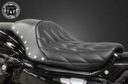 スポーツスター(2004〜2021年)専用　スタッド付きシングルシートタイプC(ダイヤ)