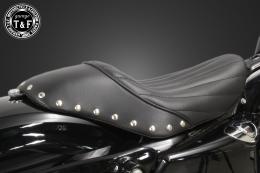 スポーツスター(2004〜2021年)専用　スタッド付きシングルシートタイプC(バーチカル)