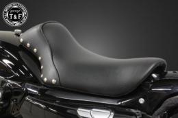 スポーツスター(2004〜2021年)専用　スタッド付きシングルシートタイプCショート(スムース)