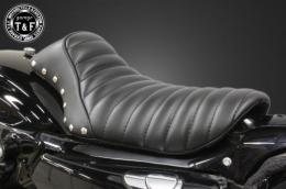 スポーツスター(2004〜2021年)専用　スタッド付きシングルシートタイプCショート(タックロール)