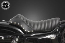 スポーツスター(2004〜2021年)専用　スタッド付きシングルシートタイプCショート(タックロール)