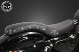 スポーツスター(2004〜2021年)専用　スタッド付きコブラシート(スムース)