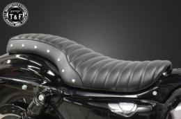 スポーツスター(2004〜2021年)専用　スタッド付きコブラシート(タックロール)