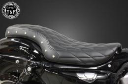 スポーツスター(2004〜2021年)専用　スタッド付きコブラシート(ダイヤ)