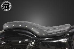 スポーツスター(2004〜2021年)専用　スタッド付きコブラシート(ダイヤ)