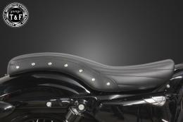 スポーツスター(2004〜2021年)専用　スタッド付きコブラシート(バーチカル)