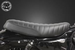 スポーツスター(2004〜2021年)専用　ダブルフラットシート(タックロール)