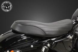 スポーツスター(2004〜2021年)専用　ショートフラットシート(バーチカル)