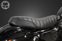 スポーツスター(2004〜2021年)専用　ショートフラットシート(タックロール)