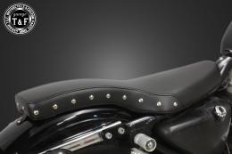 スポーツスター(1982〜2003年)専用　スタッド付きコブラシート(スムース)