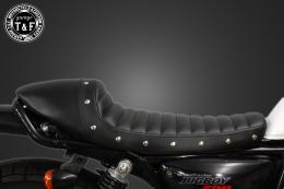 グラストラッカー250(キャブモデル専用)　スタッド付きカフェシート(タックロール)