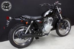 グラストラッカー250(キャブモデル専用)　スタッド付きショートフラットシート(バーチカル)