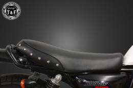 グラストラッカー250(キャブモデル専用)　スタッド付きショートフラットシート(スムース)