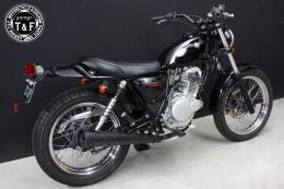 グラストラッカー250(キャブモデル専用)　ショートフラットシート(バーチカル)