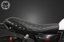 グラストラッカー250(キャブモデル専用)　スタッド付きフラットシート(ダイヤ)