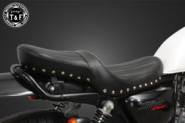 グラストラッカー250(キャブモデル専用)　スタッド付きツーリングシート(バーチカル)