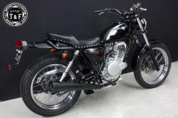 グラストラッカー250(キャブモデル専用)　スタッド付きツーリングシート(バーチカル)