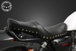 グラストラッカー250(キャブモデル専用)　スタッド付きツーリングシート(スムース)