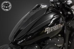 ストリートボブ(FXBB)　クワドラプルホールセンターカバー(純正タンク専用)