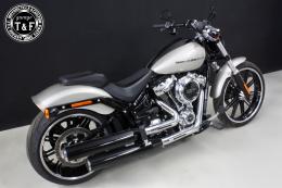 ブレイクアウト(FXBRS)　クワドラプルホールセンターカバー(純正タンク専用)