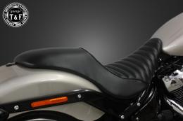 ソフテイルブレイクアウト(2018〜2024年)　ガンファイターシート(タックロール)