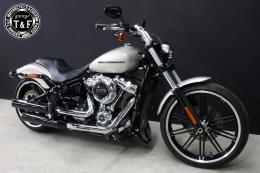 ソフテイルブレイクアウト(2018〜2024年)　ガンファイターシート(バーチカル)