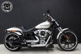 ソフテイルブレイクアウト(2018〜2024年)　スタッド付きガンファイターシート(タックロール)