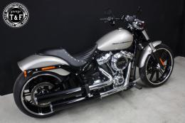 ソフテイルブレイクアウト(2018〜2024年)　スタッド付きガンファイターシート(バーチカル)