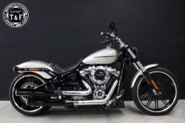 ソフテイルブレイクアウト(2018〜2024年)　スタッド付きシングルシート(バーチカル)