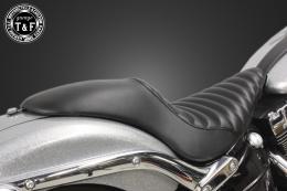 ソフテイルブレイクアウト(FXSB)　ガンファイターシート(タックロール)